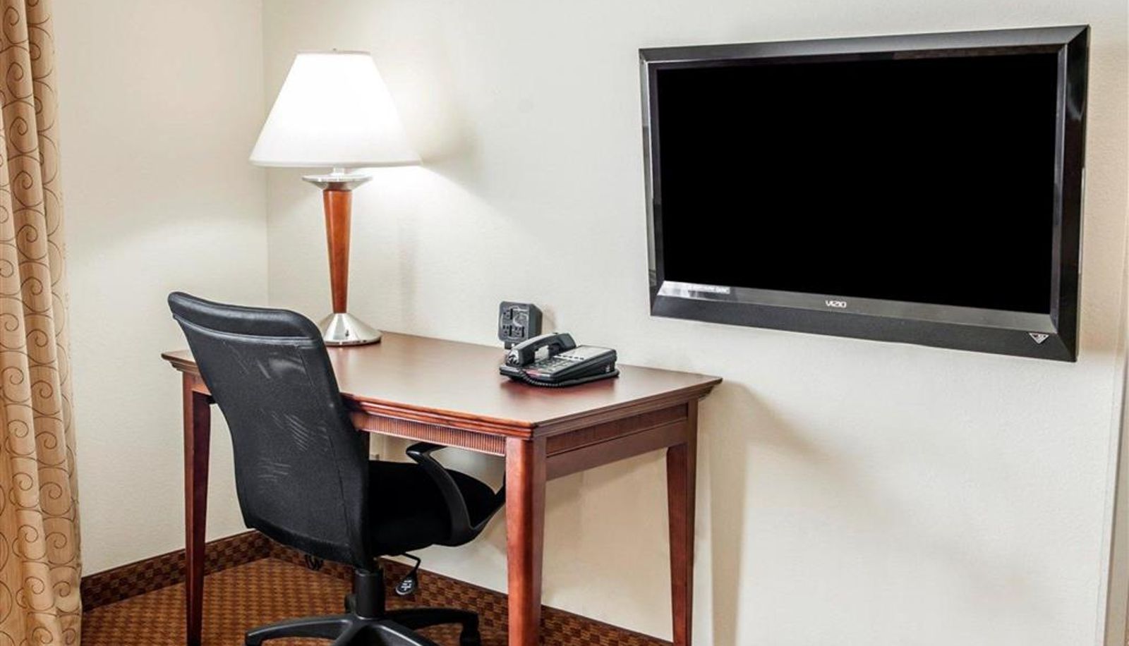 Room - Comfort Suites near Indianapolis Airport