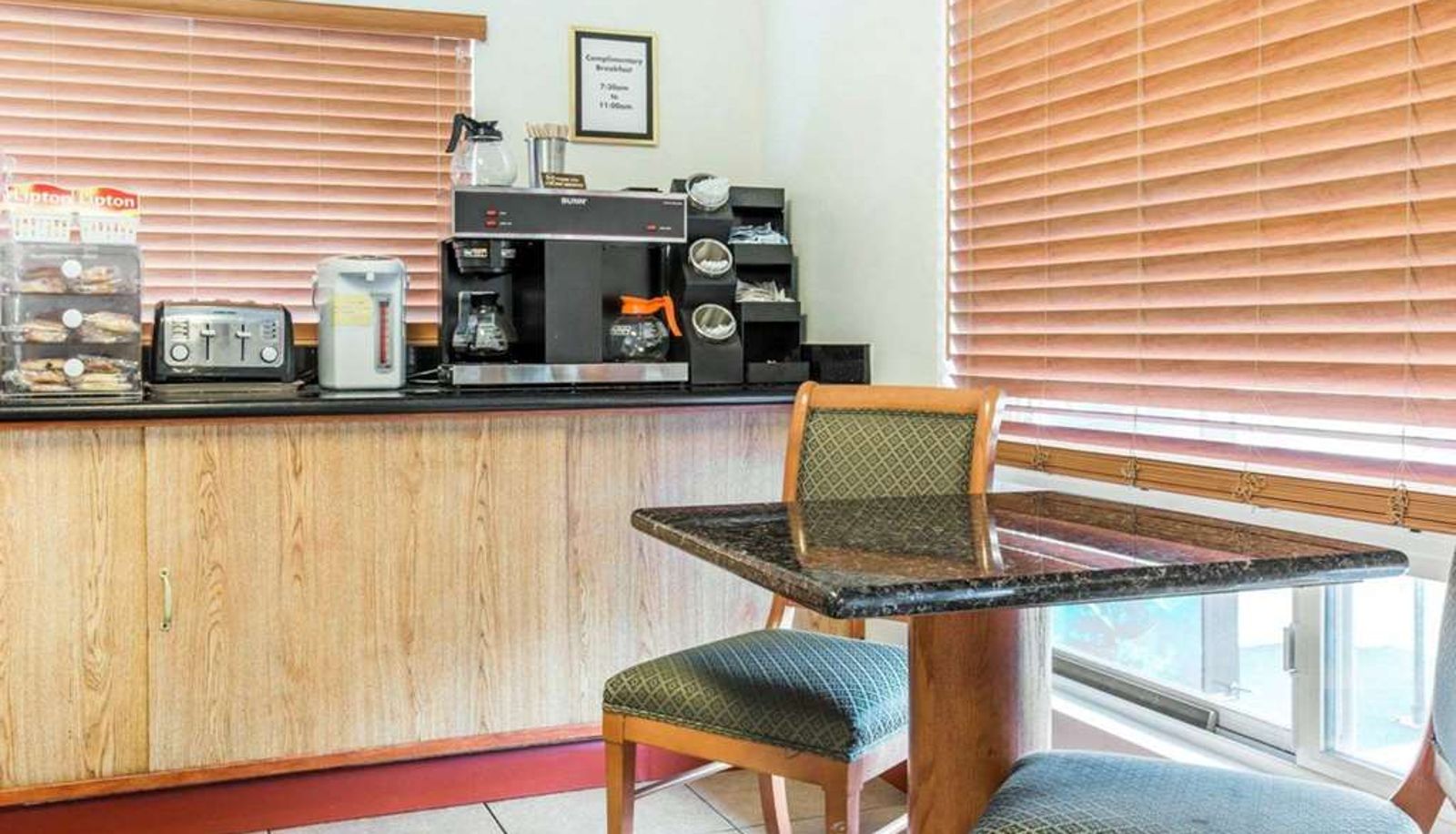 Restaurant - Rodeway Inn Newport