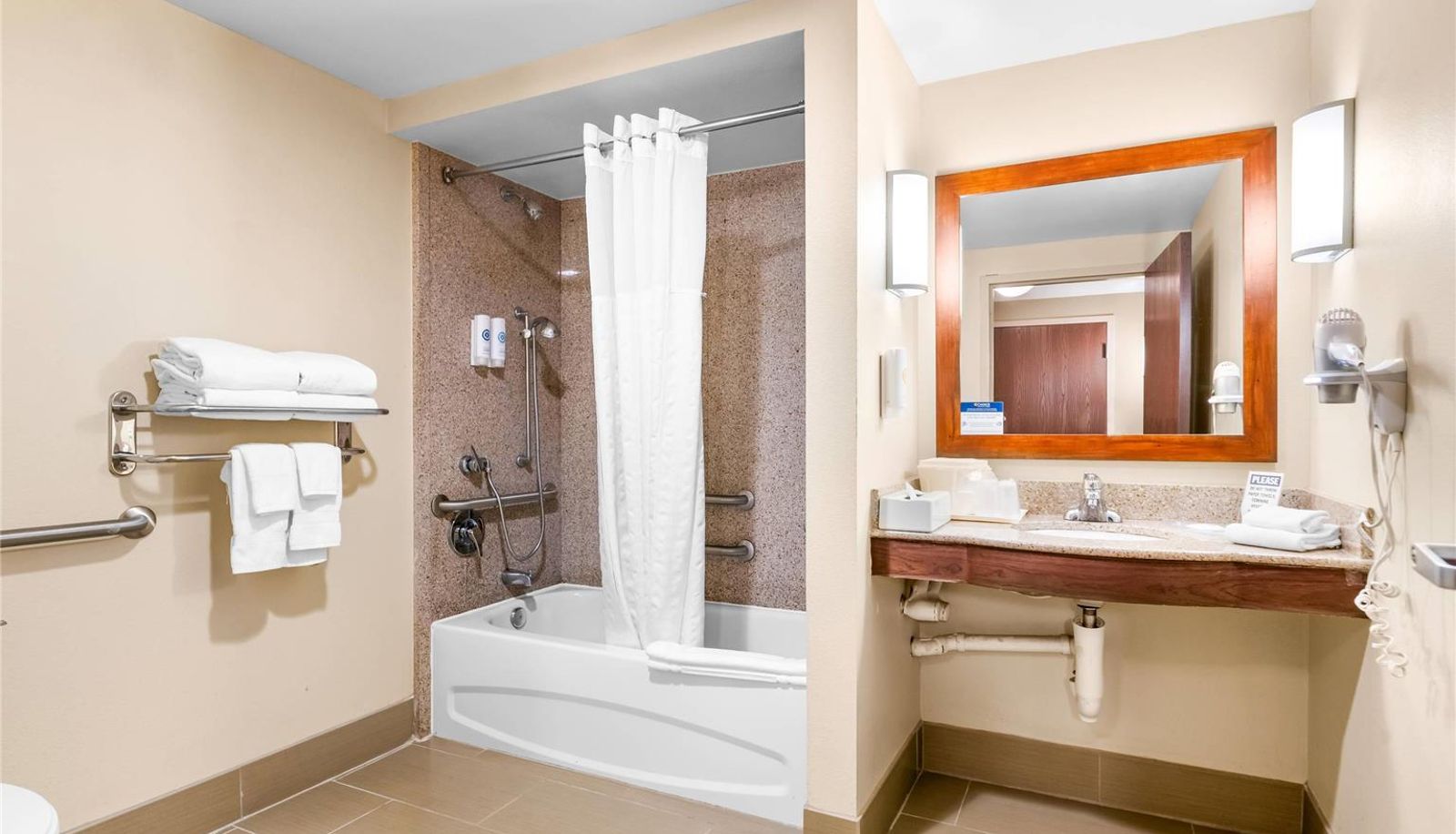 Room - Comfort Suites Orlando Airport