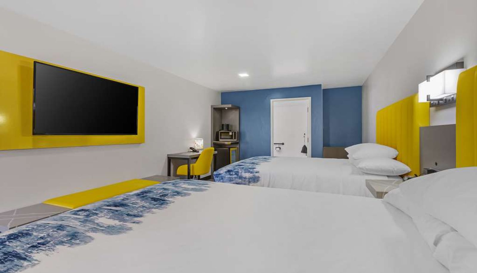 Camera - Hotel Blue 66 BW Signature Collection