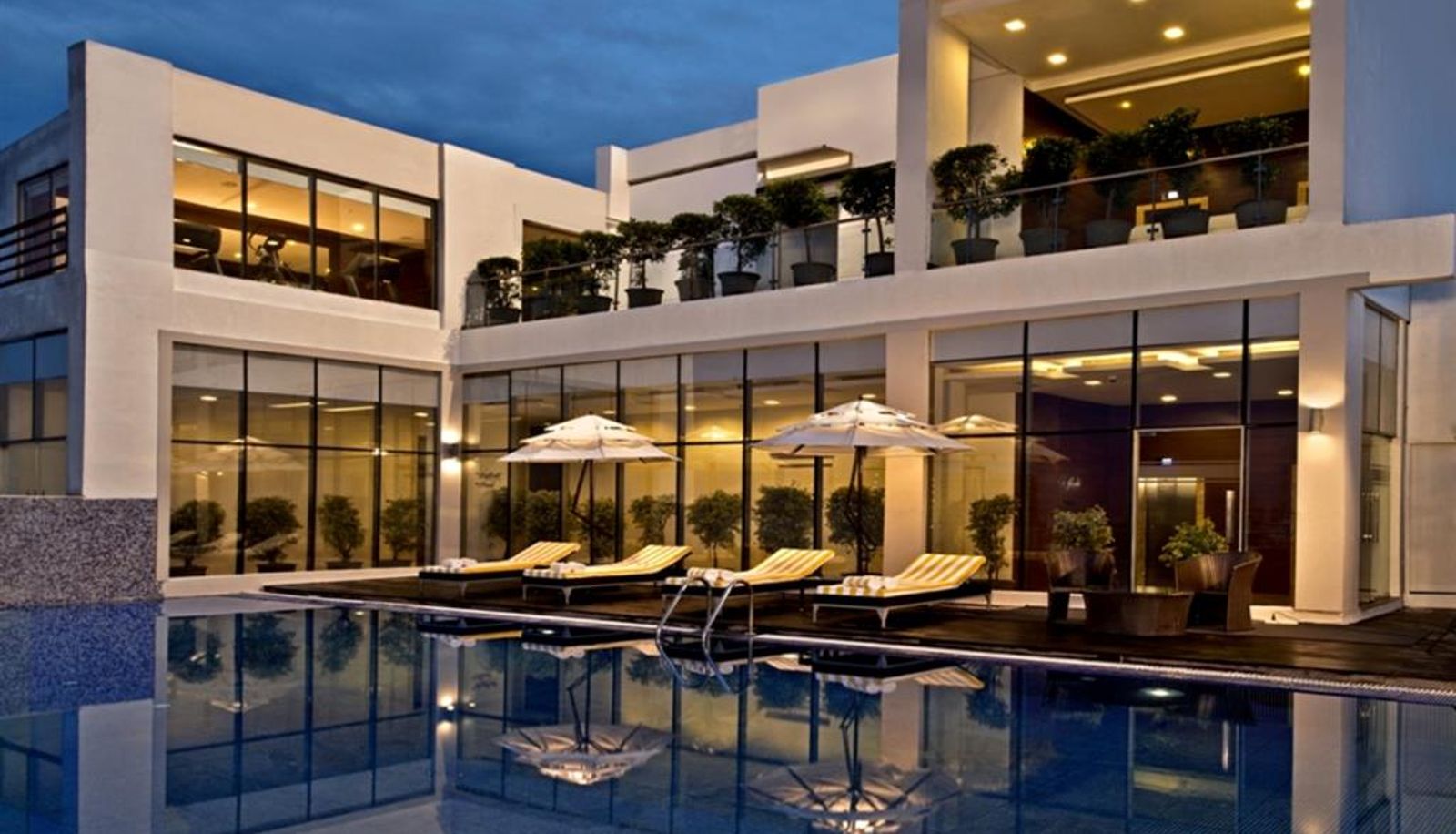 Pool - GOLDEN TULIP LUCKNOW