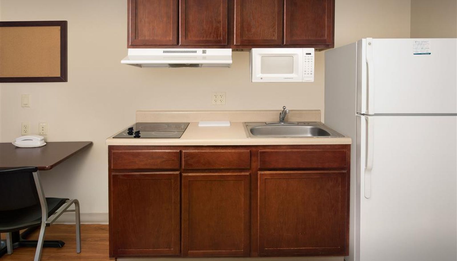 Zimmer - WoodSpring Suites Topeka