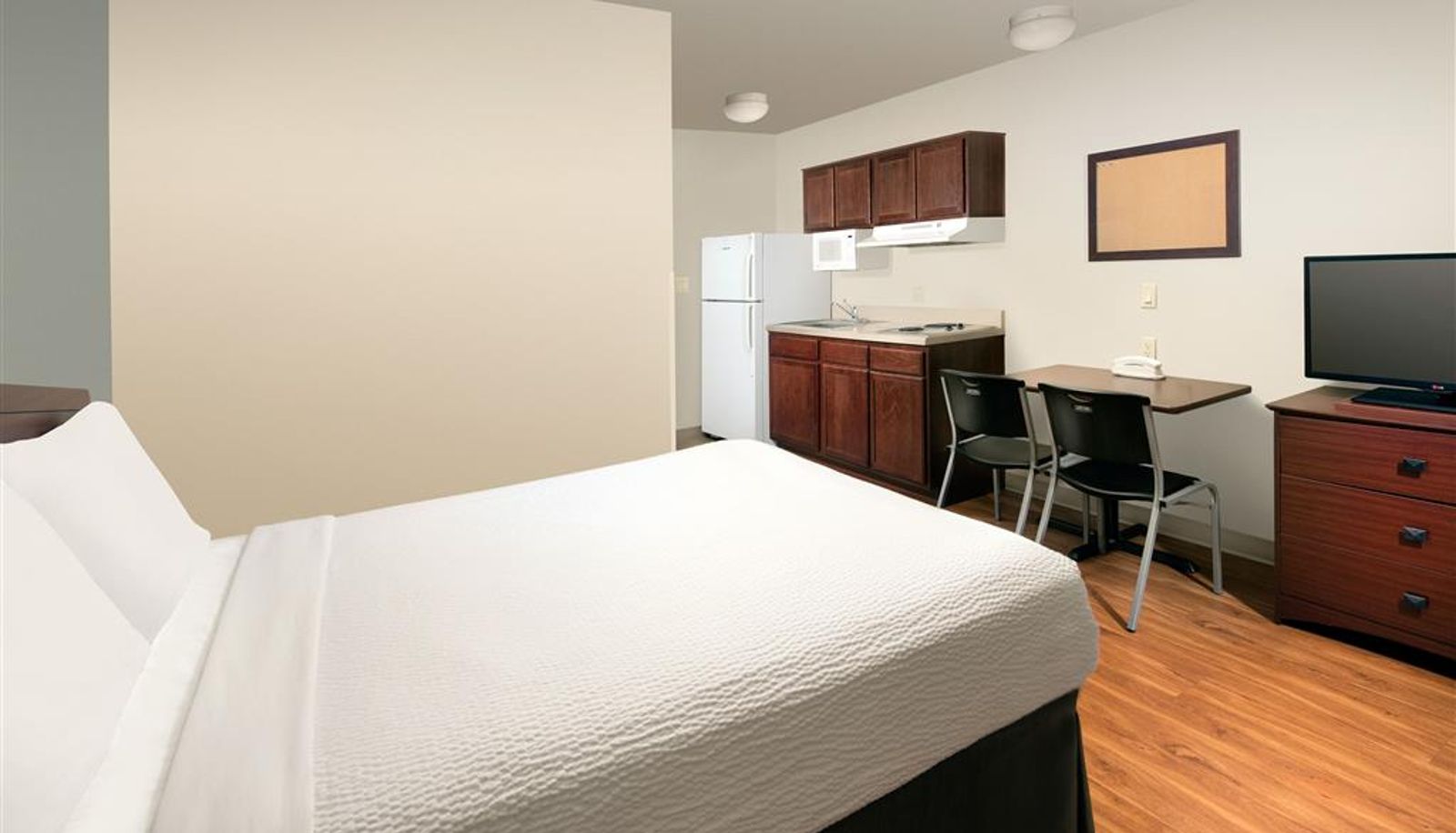Zimmer - WoodSpring Suites Topeka