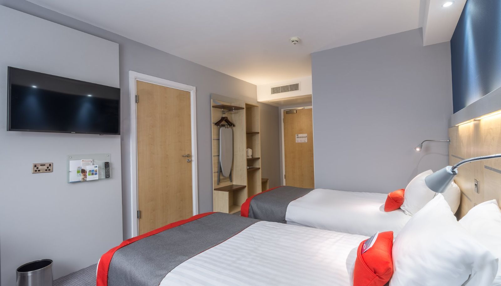 Zimmer - Holiday Inn Express KETTERING by IHG