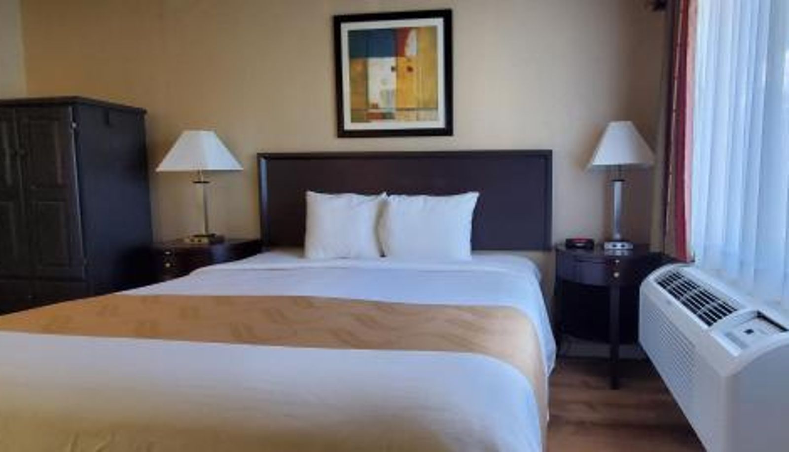 Room - Quality Inn & Suites Anaheim at the Park