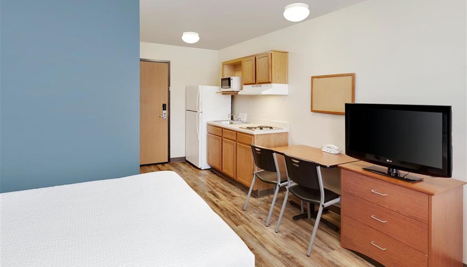 Room - WoodSpring Suites Council Bluffs