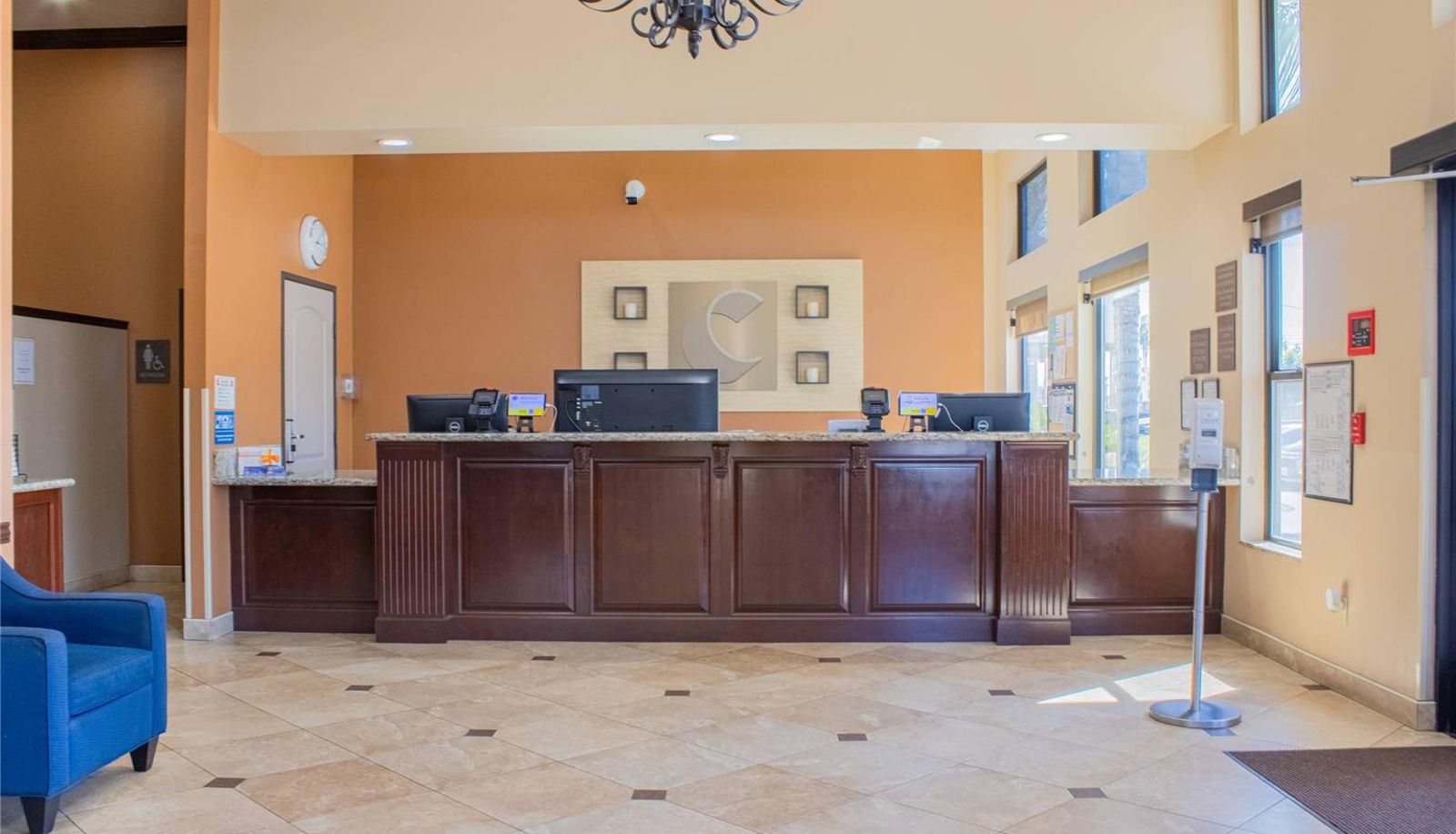 Lobby - Comfort Inn & Suites San Bernardino