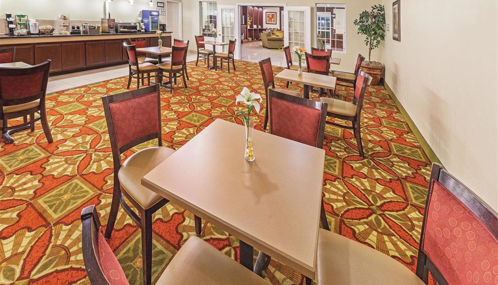 Vista interior - La Quinta Inn & Suites by Wyndham Columbus TX