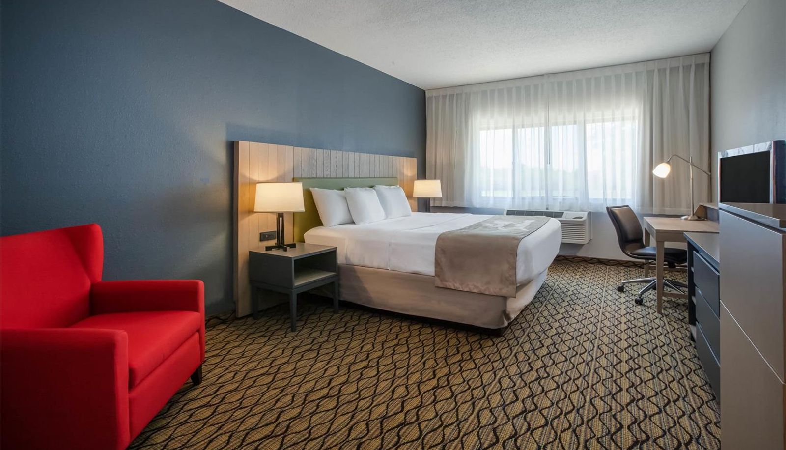 Zimmer - Days Inn & Suites by Wyndham Rochester Hills MI