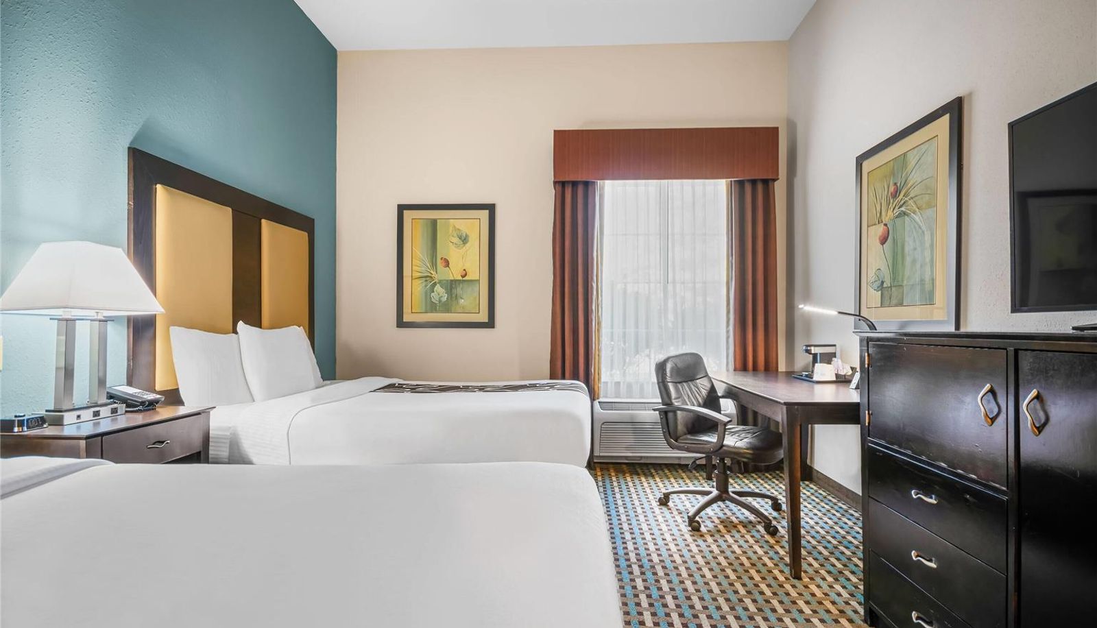 Room - La Quinta Inn & Suites by Wyndham Stonington-Mystic Area