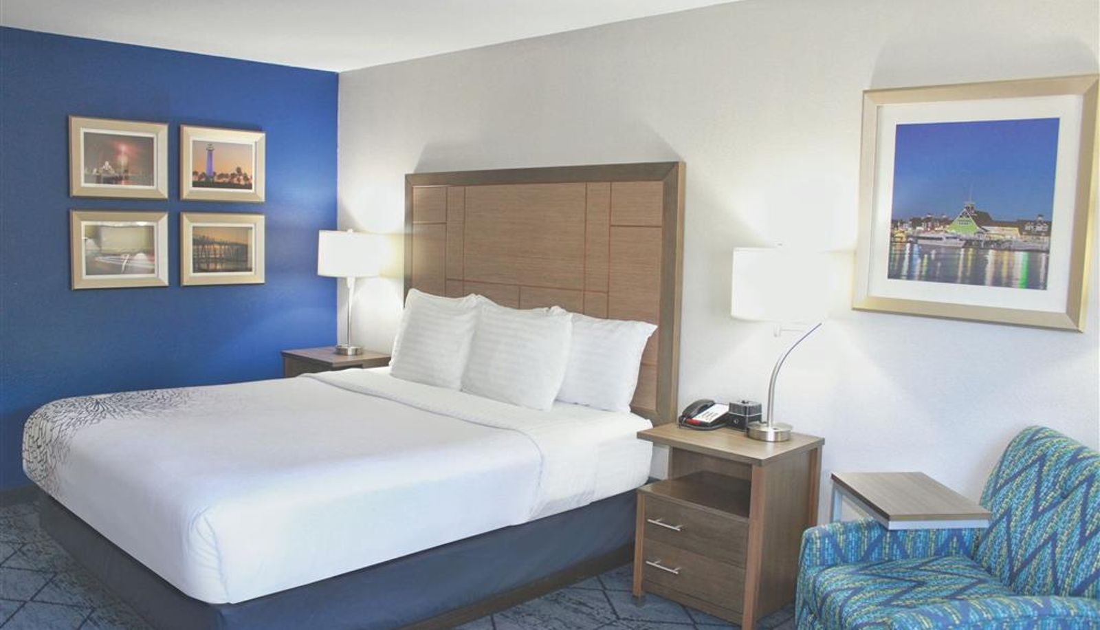 Camera - La Quinta Inn & Suites by Wyndham NE Long Beach/Cypress