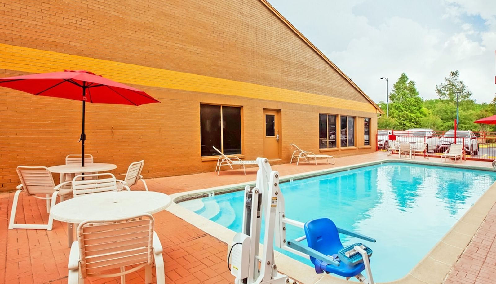 Basen - Howard Johnson by Wyndham Houston Hobby Airport