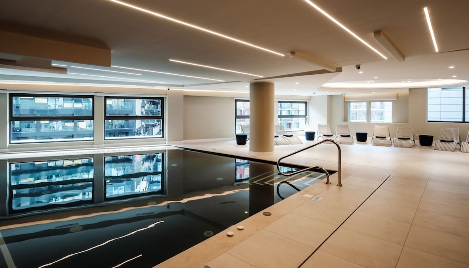 Pool - be.HOTEL