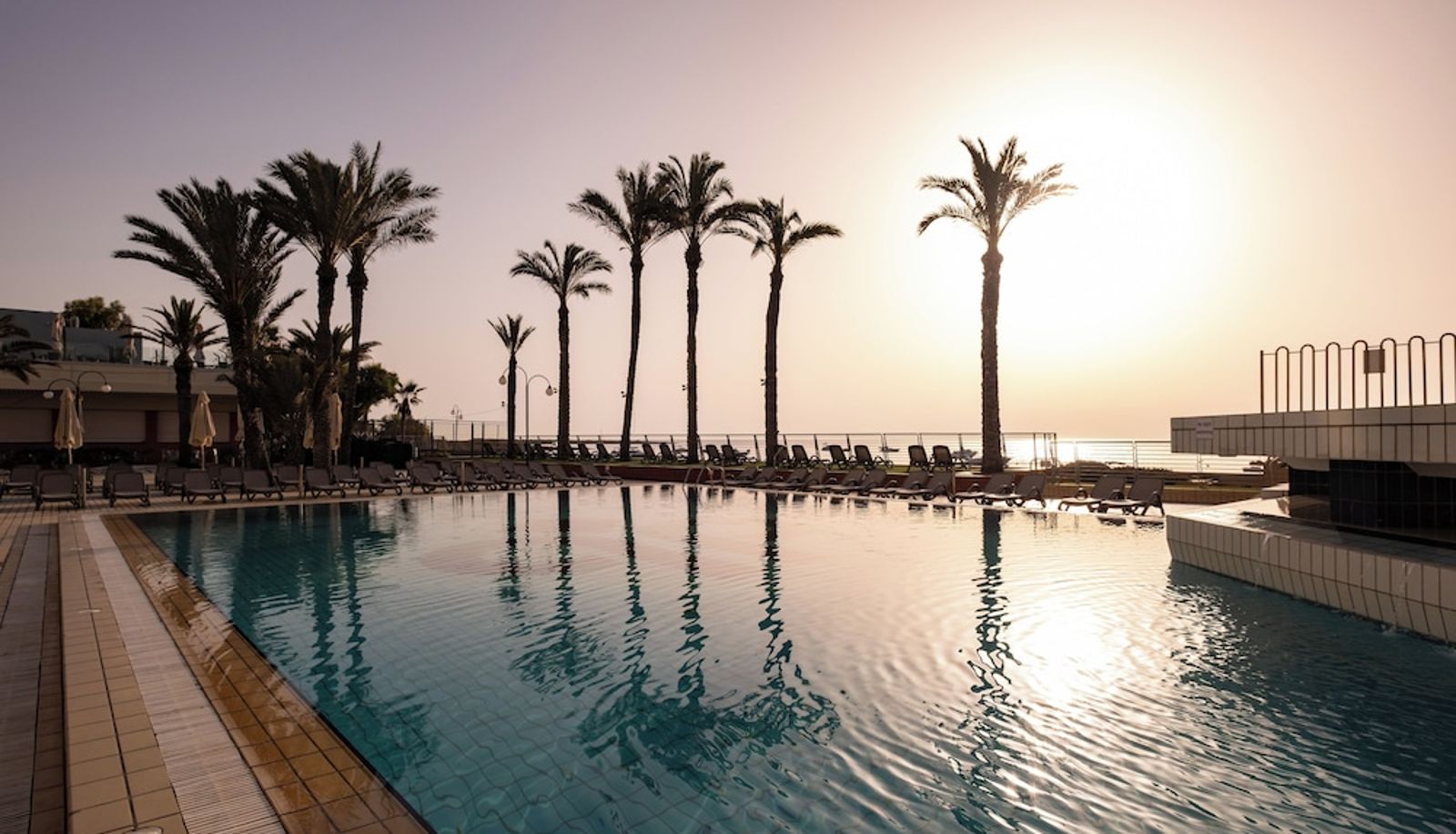 Piscina - QAWRA Palace Resort & SPA