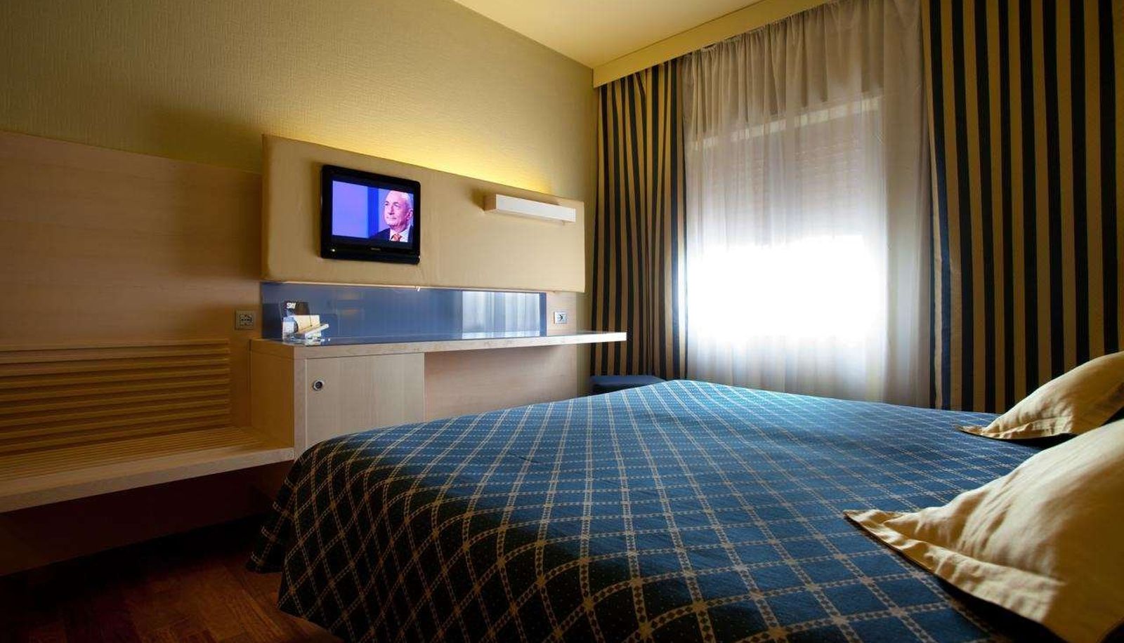 Camera - HOTEL VELINO - AVEZZANO