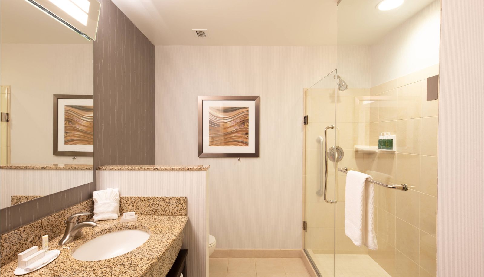 Zimmer - Courtyard by Marriott Greenville Downtown