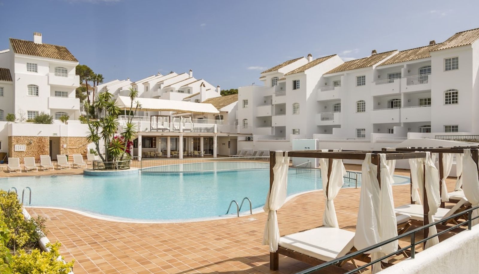 Pool - Hotel ILUNION Menorca