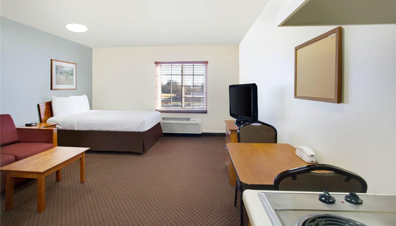 Room - WoodSpring Suites Baton Rouge Airline Highway