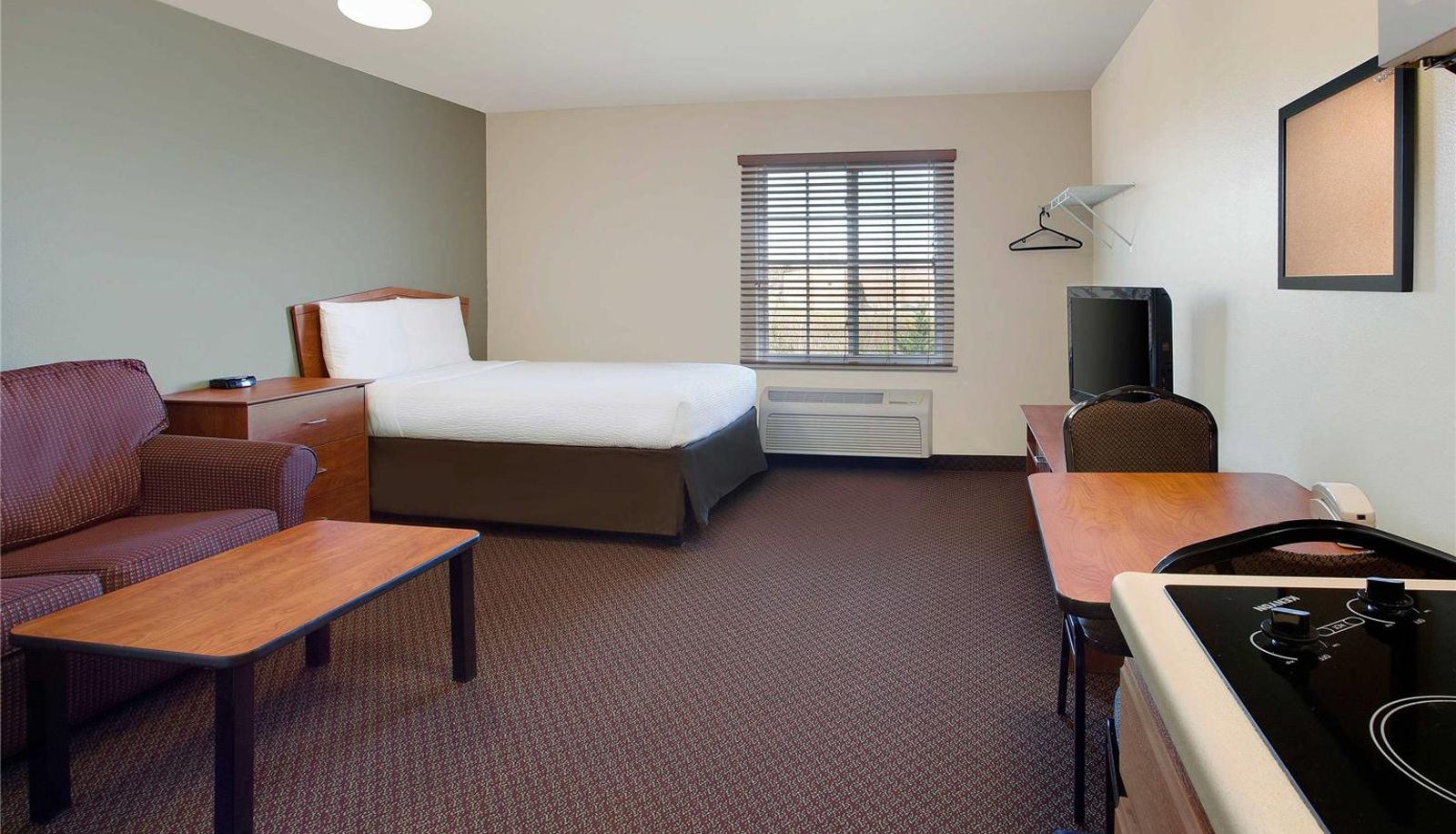 Room - WoodSpring Suites Colonial Heights Fort Lee