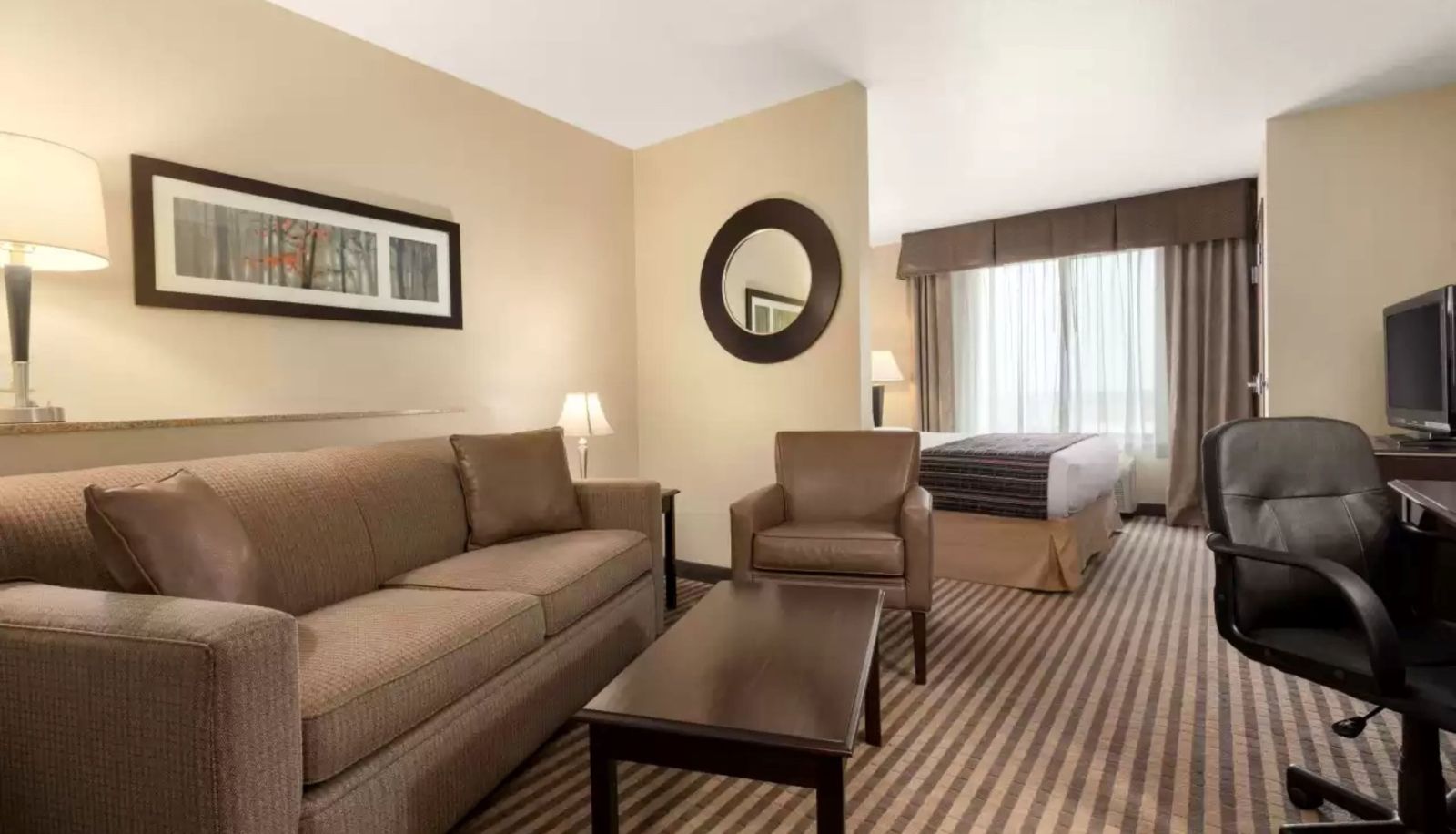 Zimmer - UNIVERSITY HOTEL - DAVIS AREA by IHG