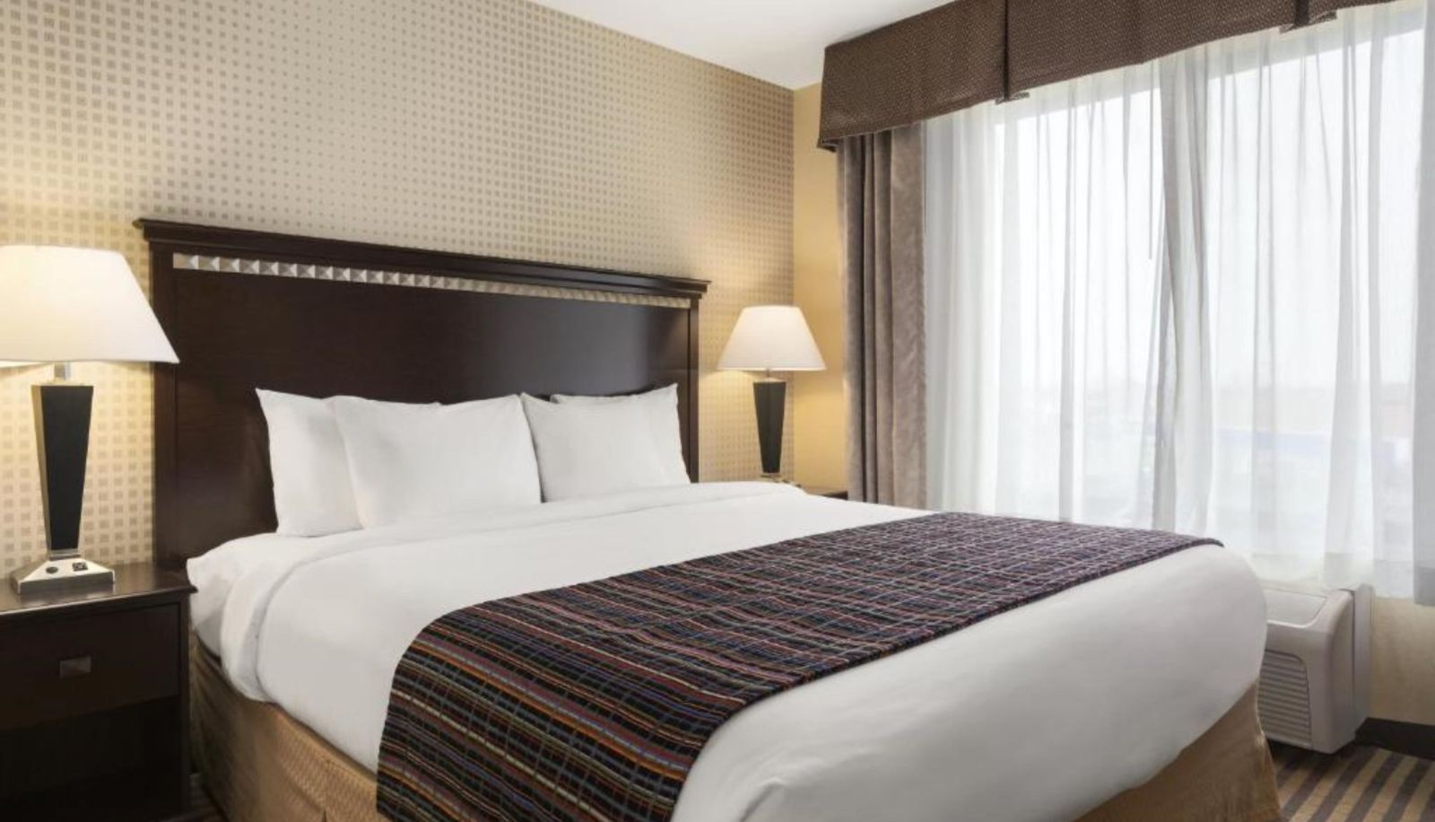Room - UNIVERSITY HOTEL - DAVIS AREA by IHG