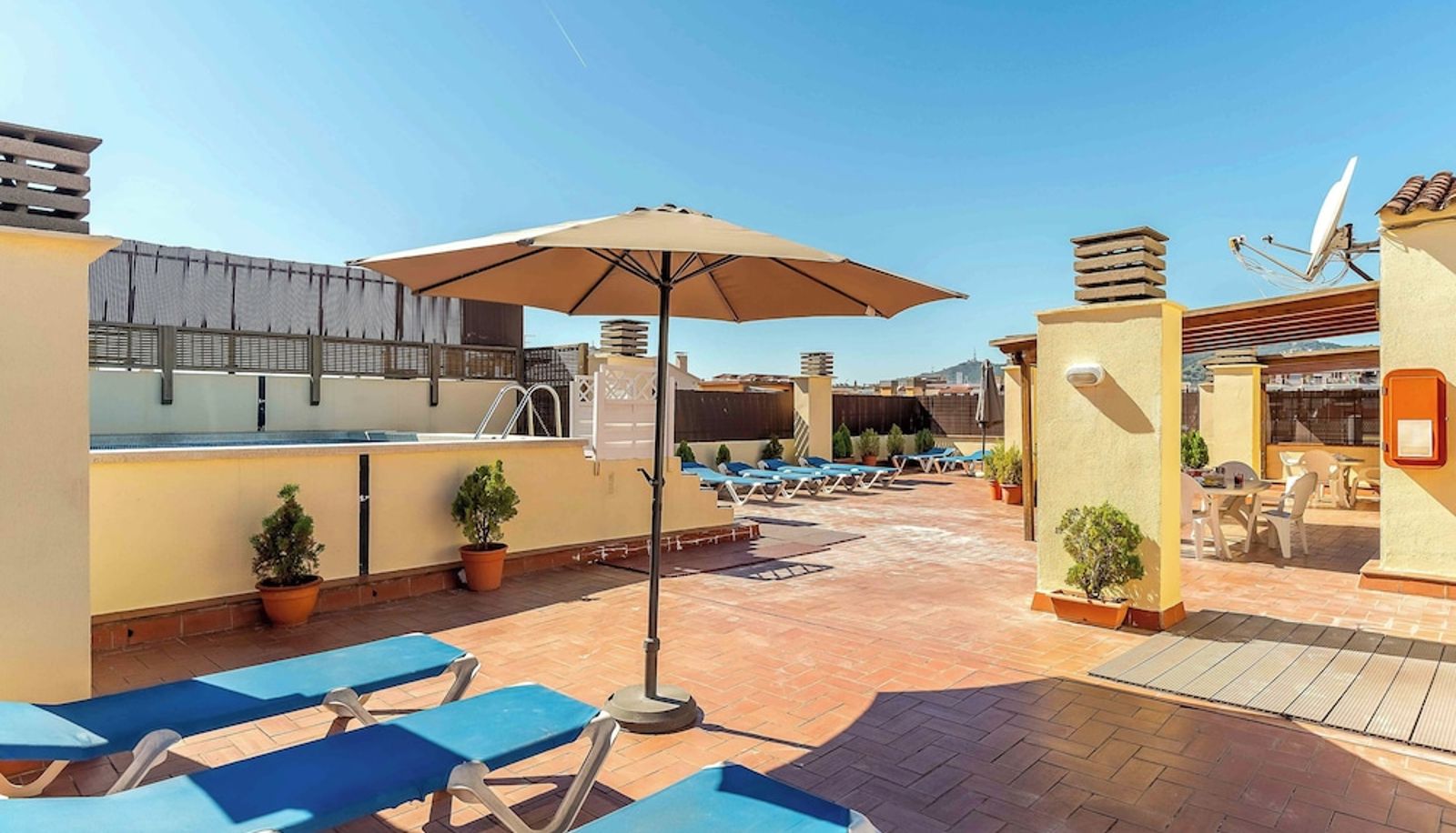 Pool - Aparthotel Bertran Aparthotel