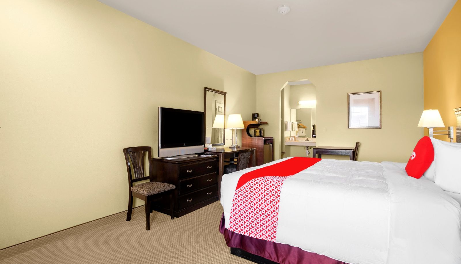 Room - OYO Hotel Valley View TX I 35