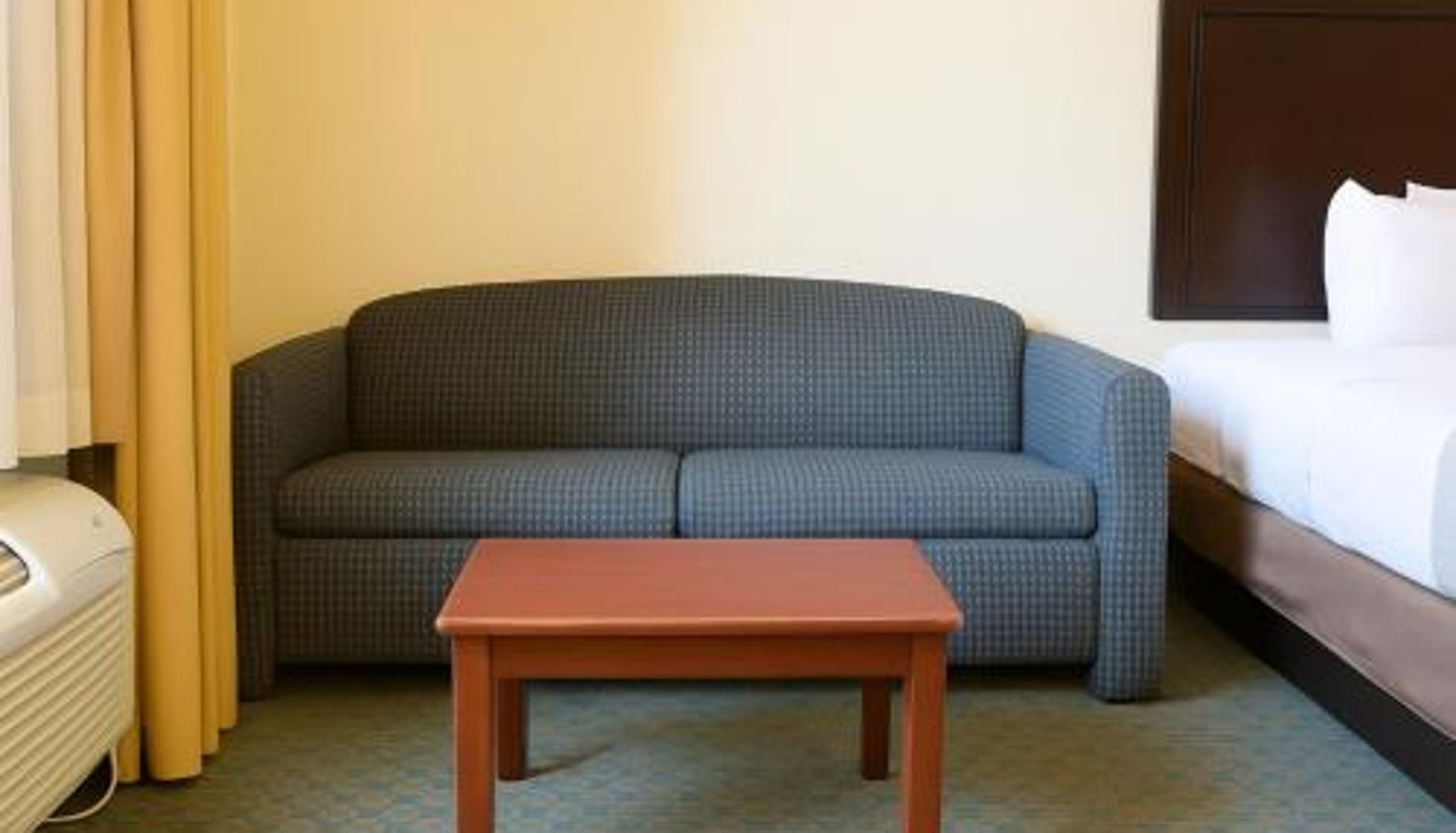 Zimmer - Ambassador Inn & Suites Tuscaloosa University I-20