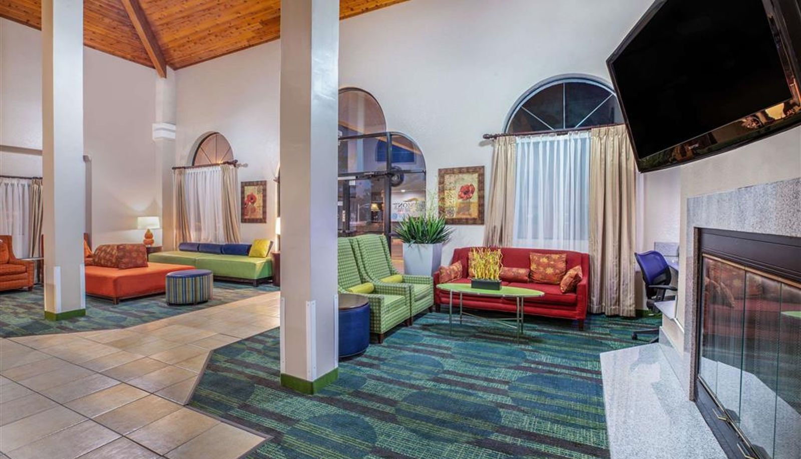 Hall - Baymont by Wyndham Tehachapi