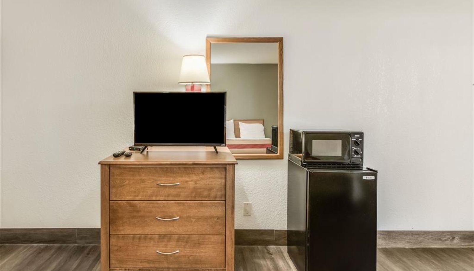 Zimmer - Econo Lodge Truman Inn