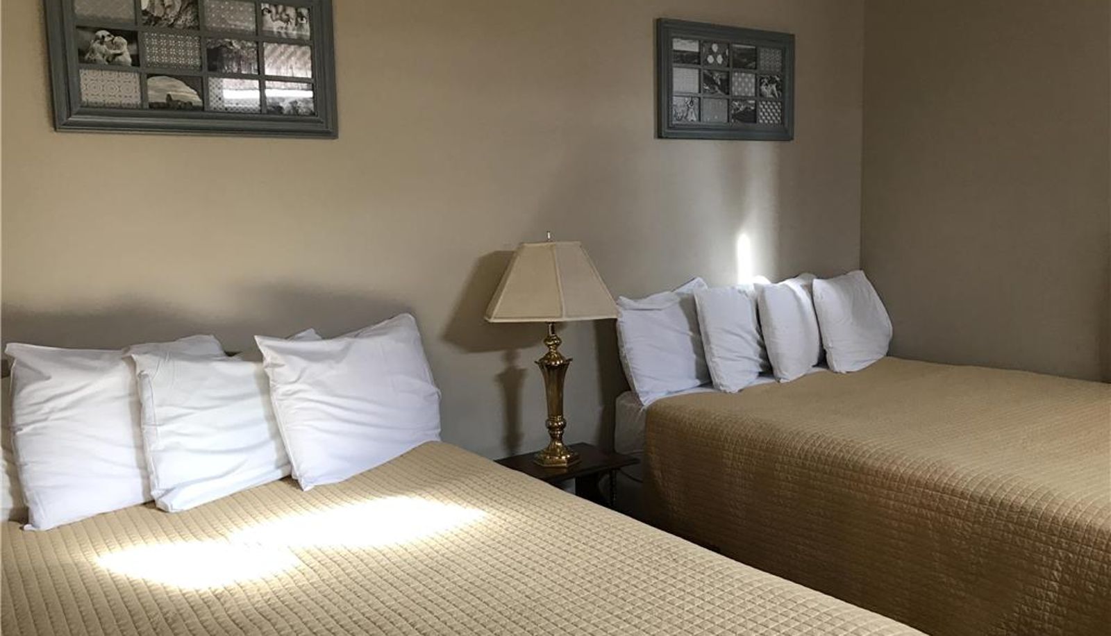 Room - Riverside Hot Springs Inn