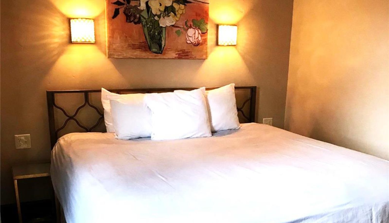 Room - Riverside Hot Springs Inn