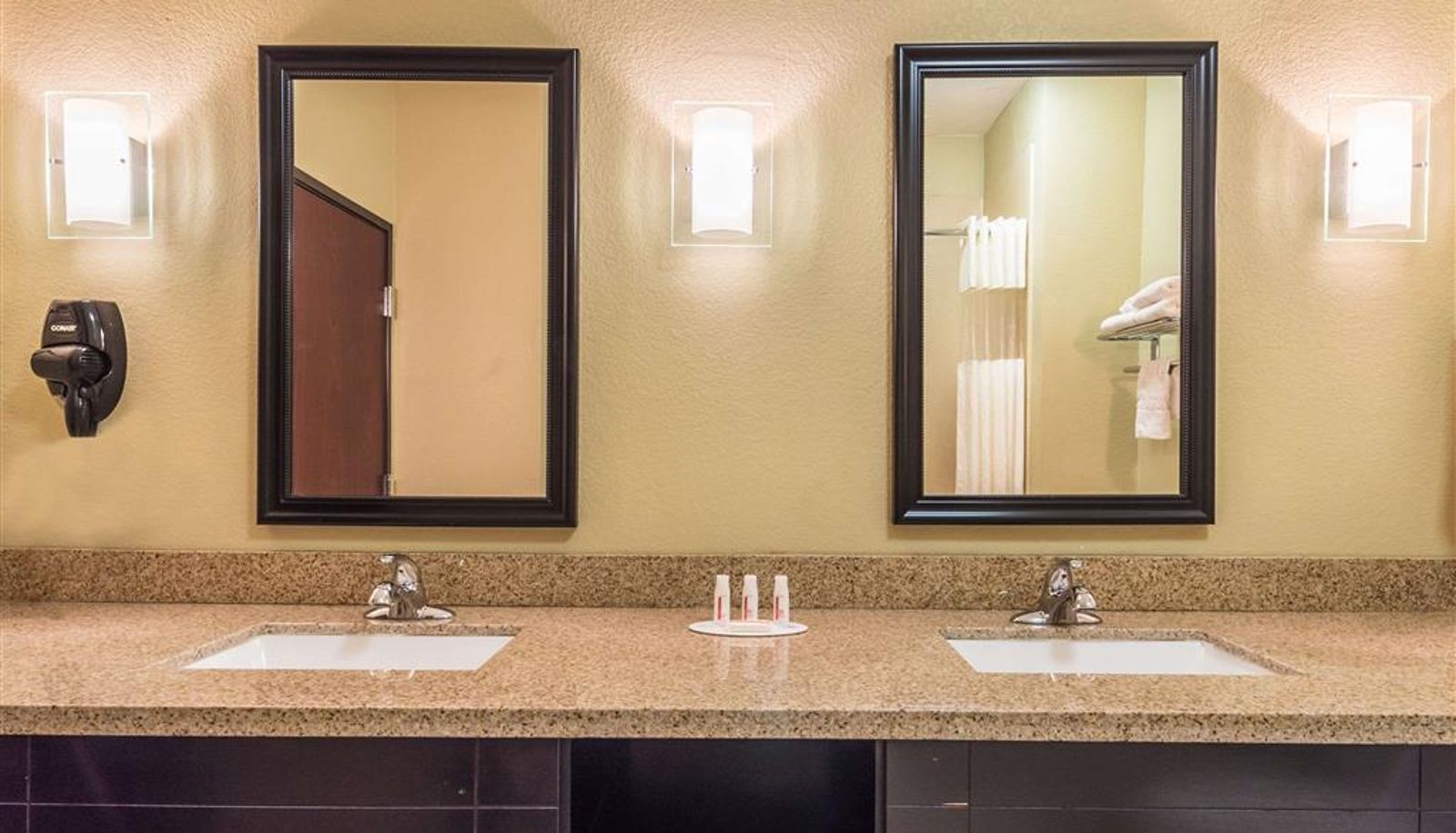 Zimmer - Days Inn & Suites by Wyndham Mineral Wells