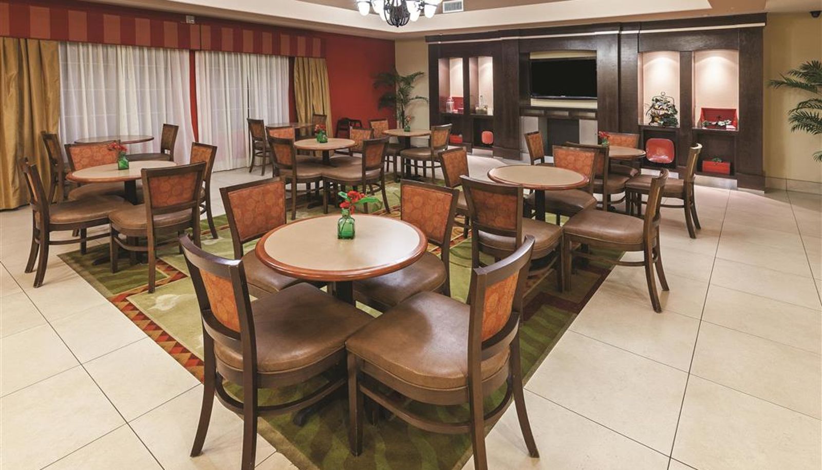 Interior view - La Quinta Inn & Suites by Wyndham Port Arthur