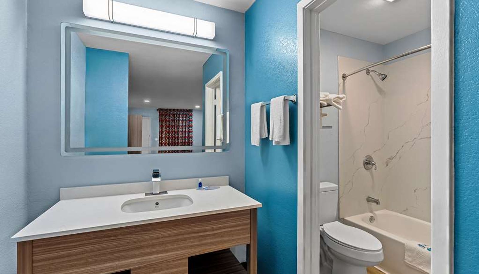 Camera - Rodeway Inn & Suites Brookhaven