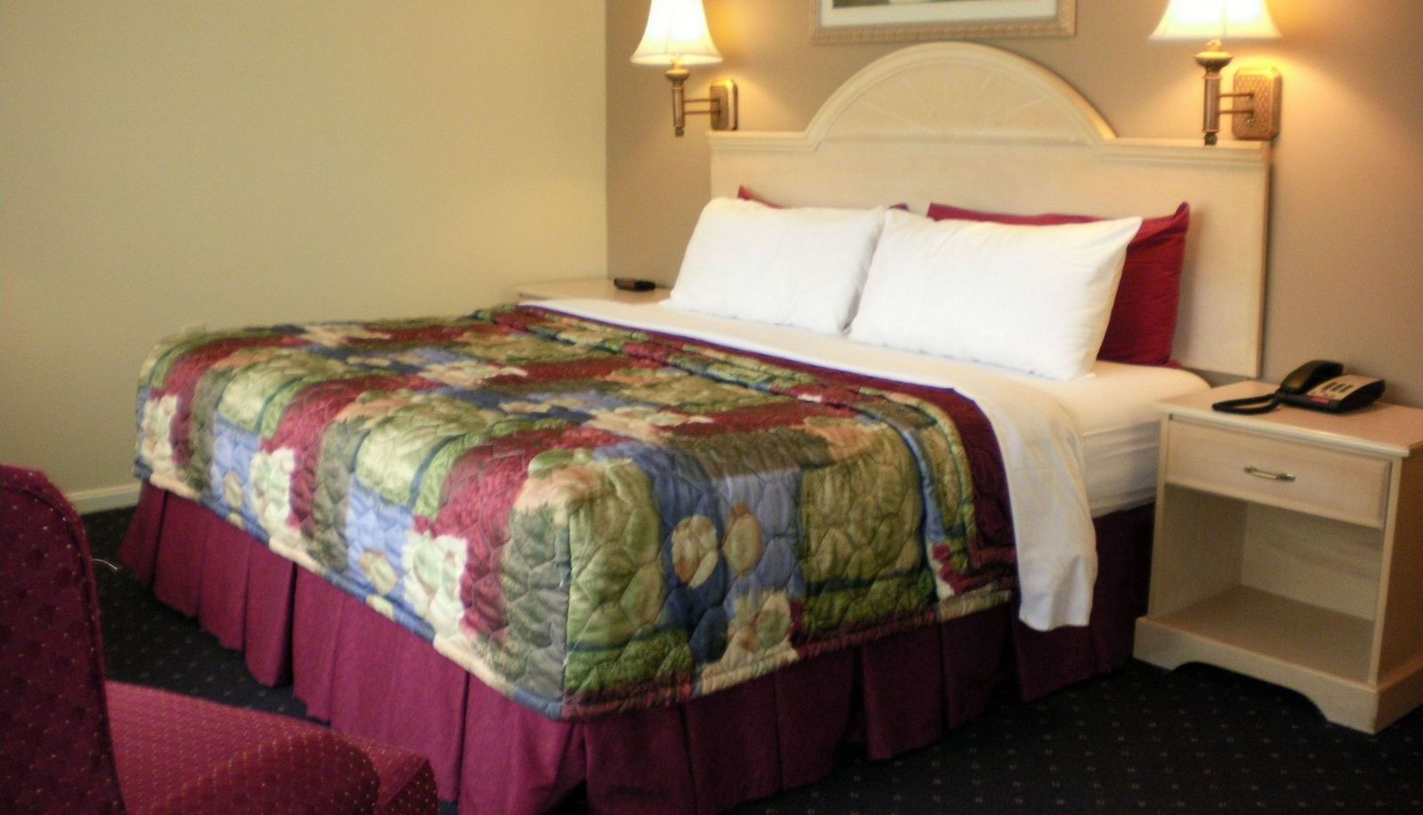 Room - Golden Manor Inn and Suites