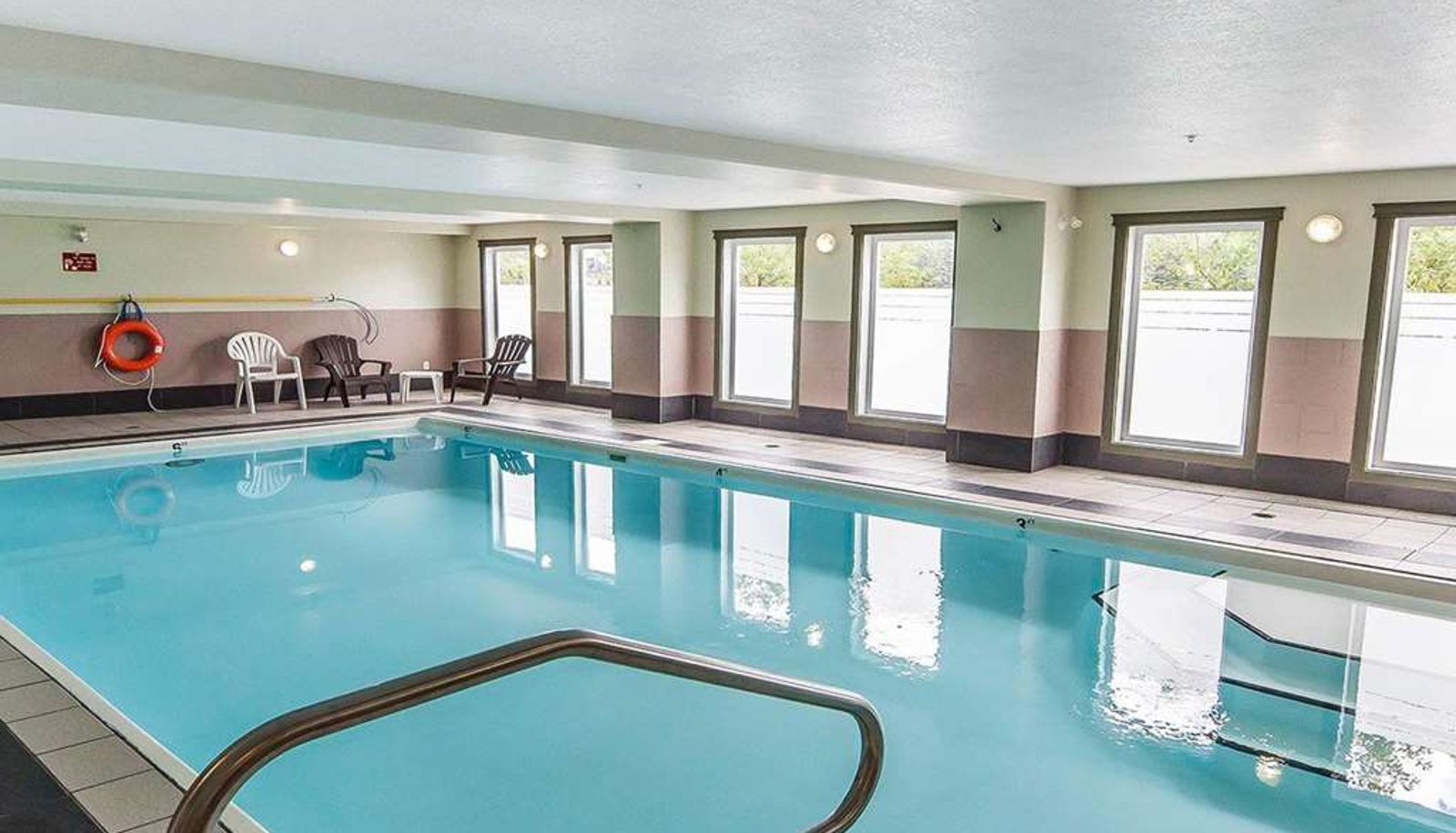 Piscina - Quality Inn & Suites