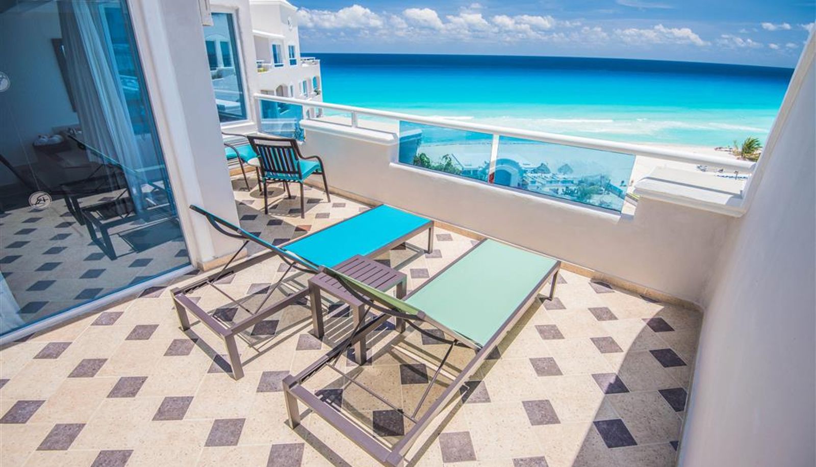 Camera - Wyndham Alltra Cancun All Inclusive Resort