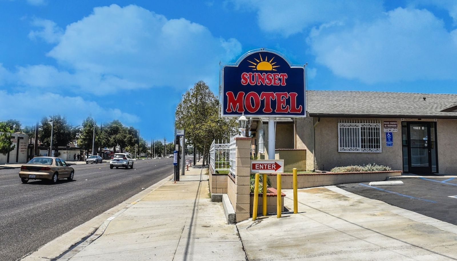 Hal - Sunset Motel