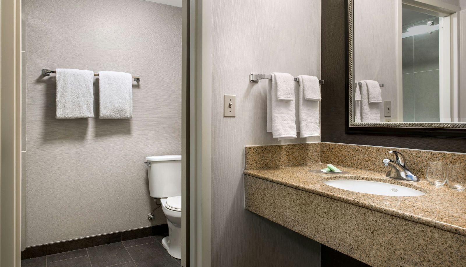 Zimmer - Courtyard by Marriott Phoenix Airport
