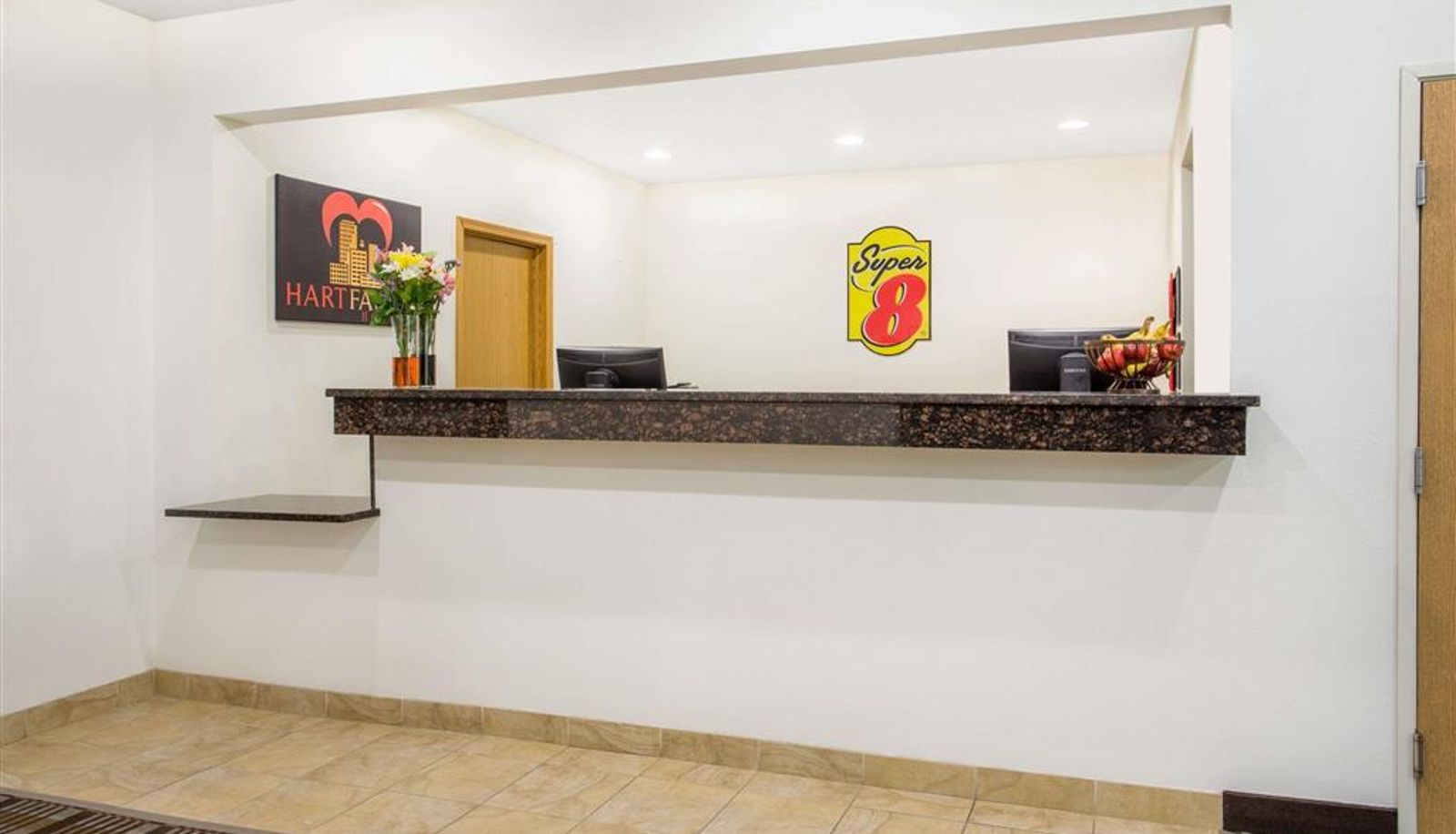 Lobby - Super 8 by Wyndham Cedar Falls IA - University