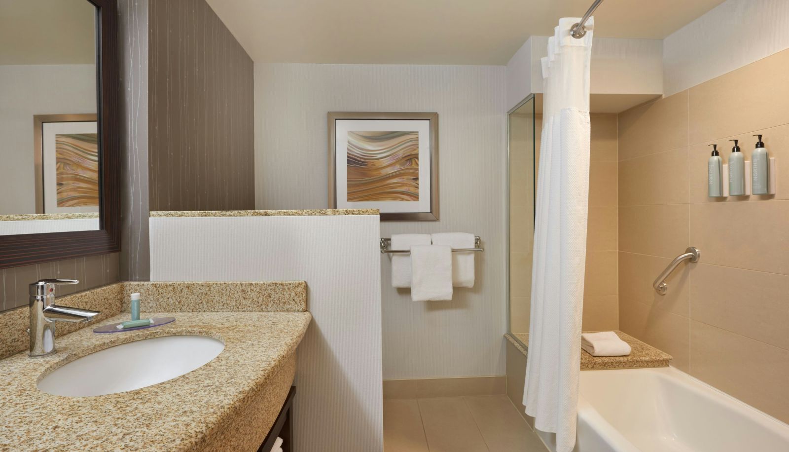 Room - Courtyard by Marriott Kingston Highway 401 Division Street