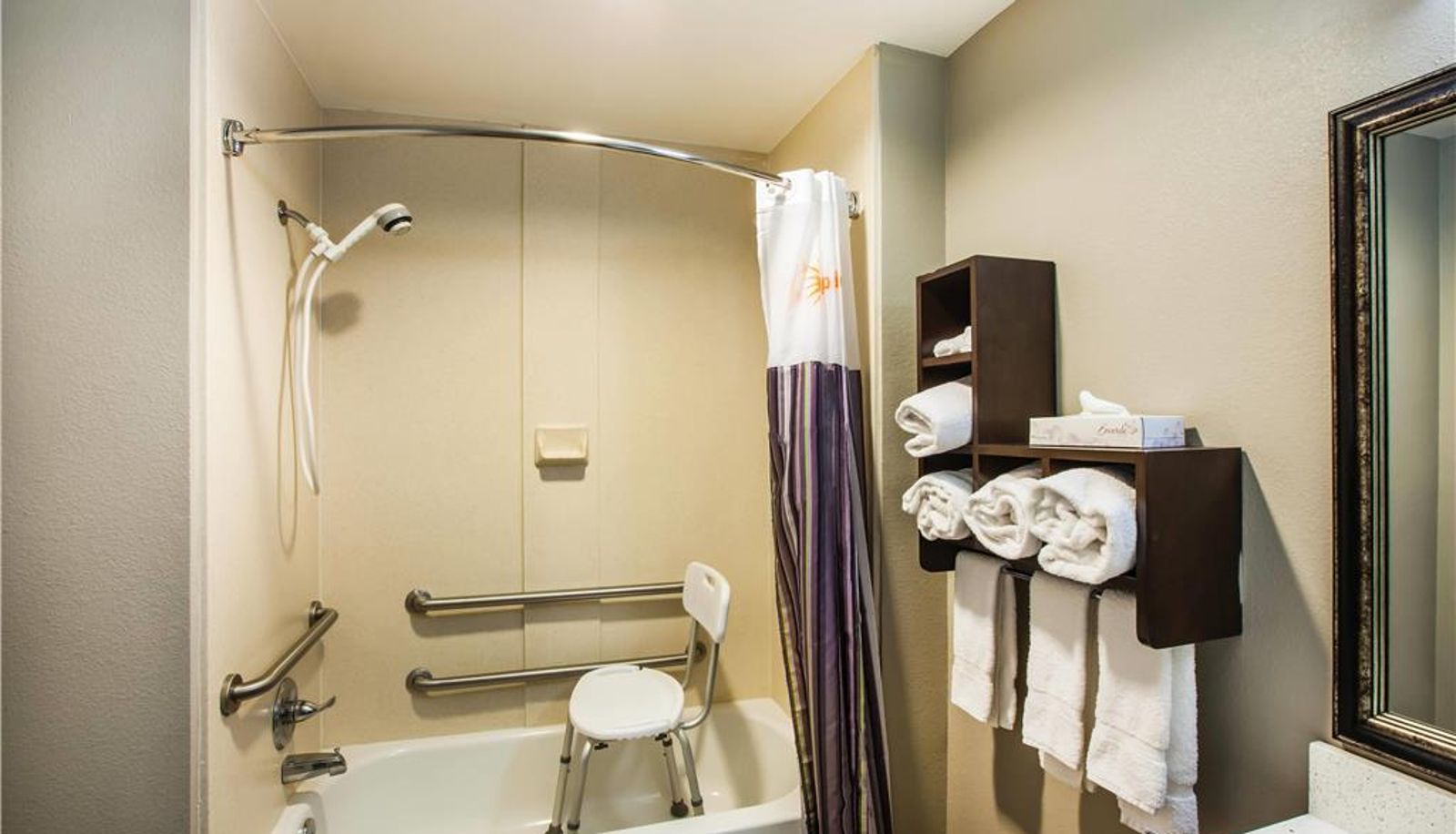 Room - La Quinta Inn & Suites by Wyndham Baton Rouge Denham Springs