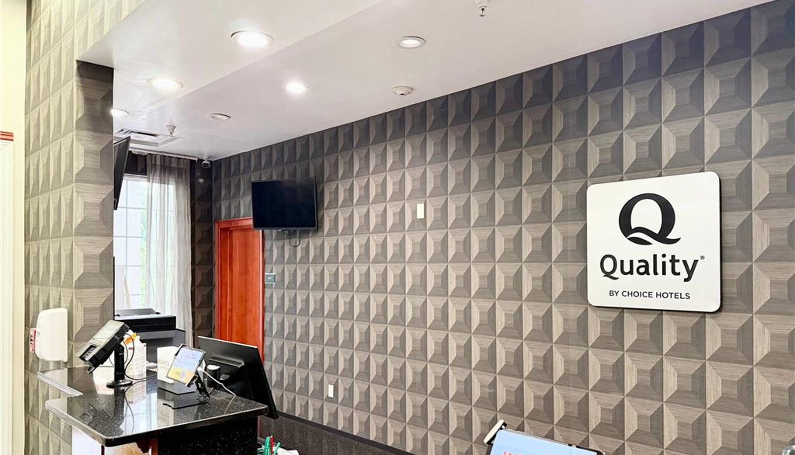 Hall - Quality Inn & Suites Greenville I-65