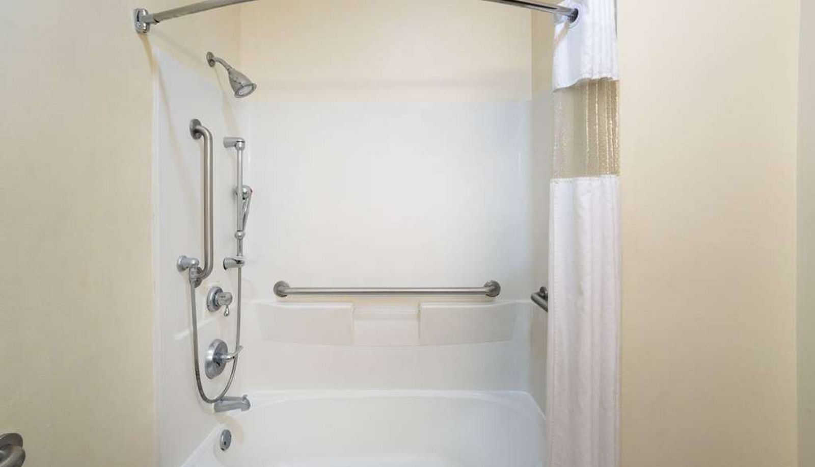 Room - Baymont by Wyndham Savannah South