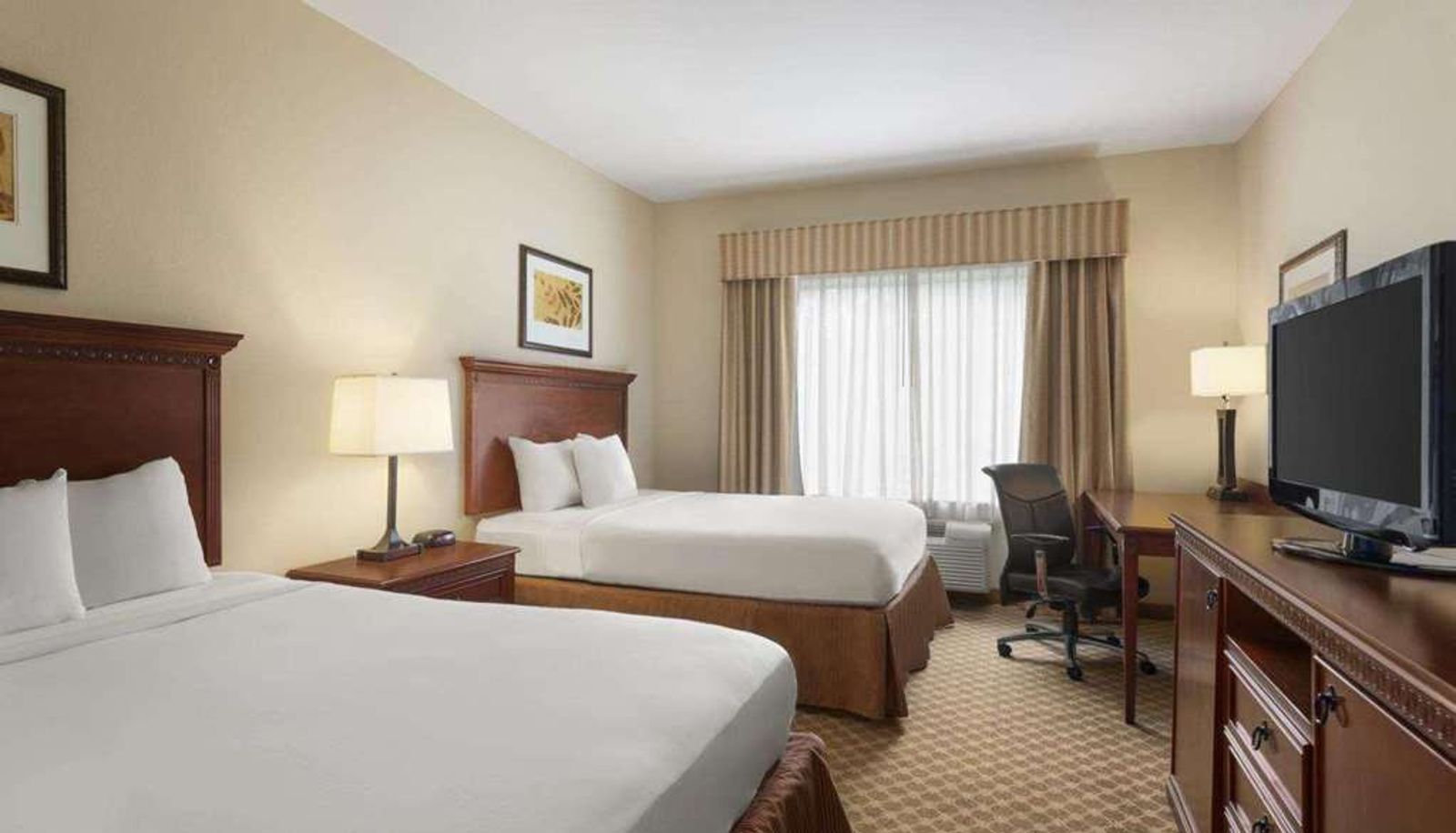 Camera - Country Inn & Suites by Radisson Saraland AL