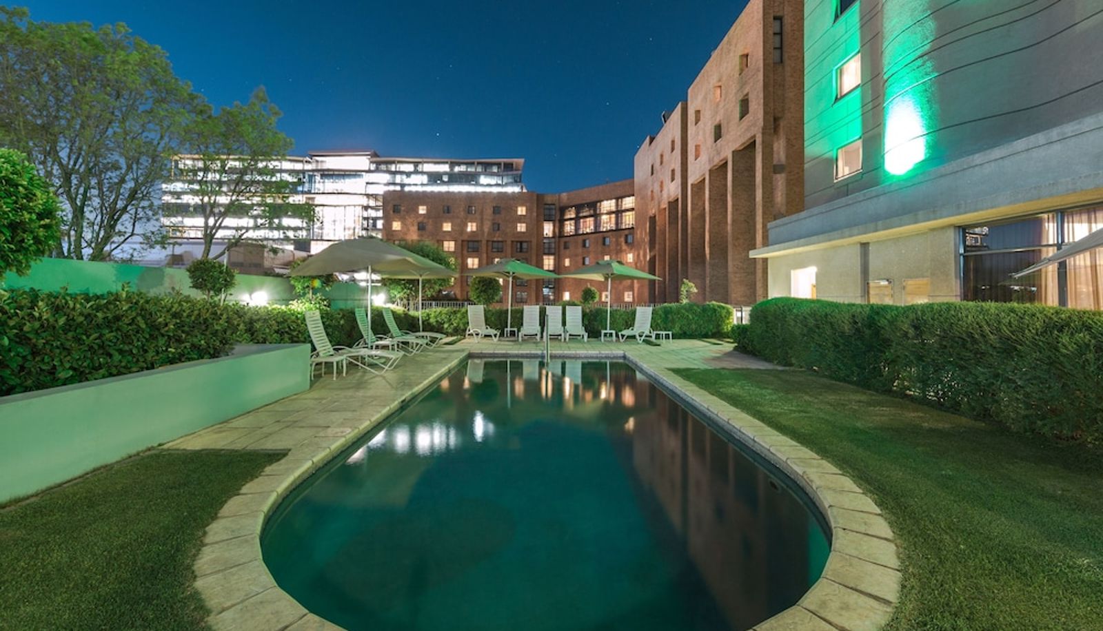 Piscine - Holiday Inn JOHANNESBURG - ROSEBANK by IHG