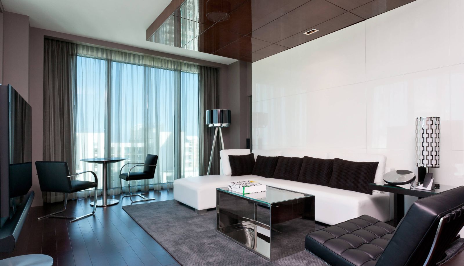 Room - Hotel Beaux Arts Autograph Collection