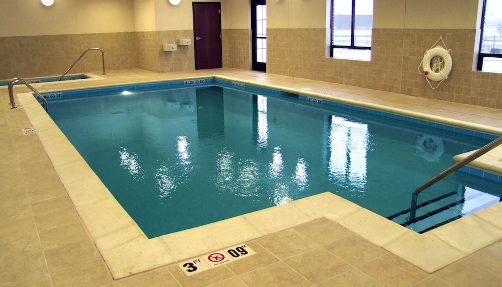 Pool - Holiday Inn Express & Suites MORTON PEORIA AREA by IHG