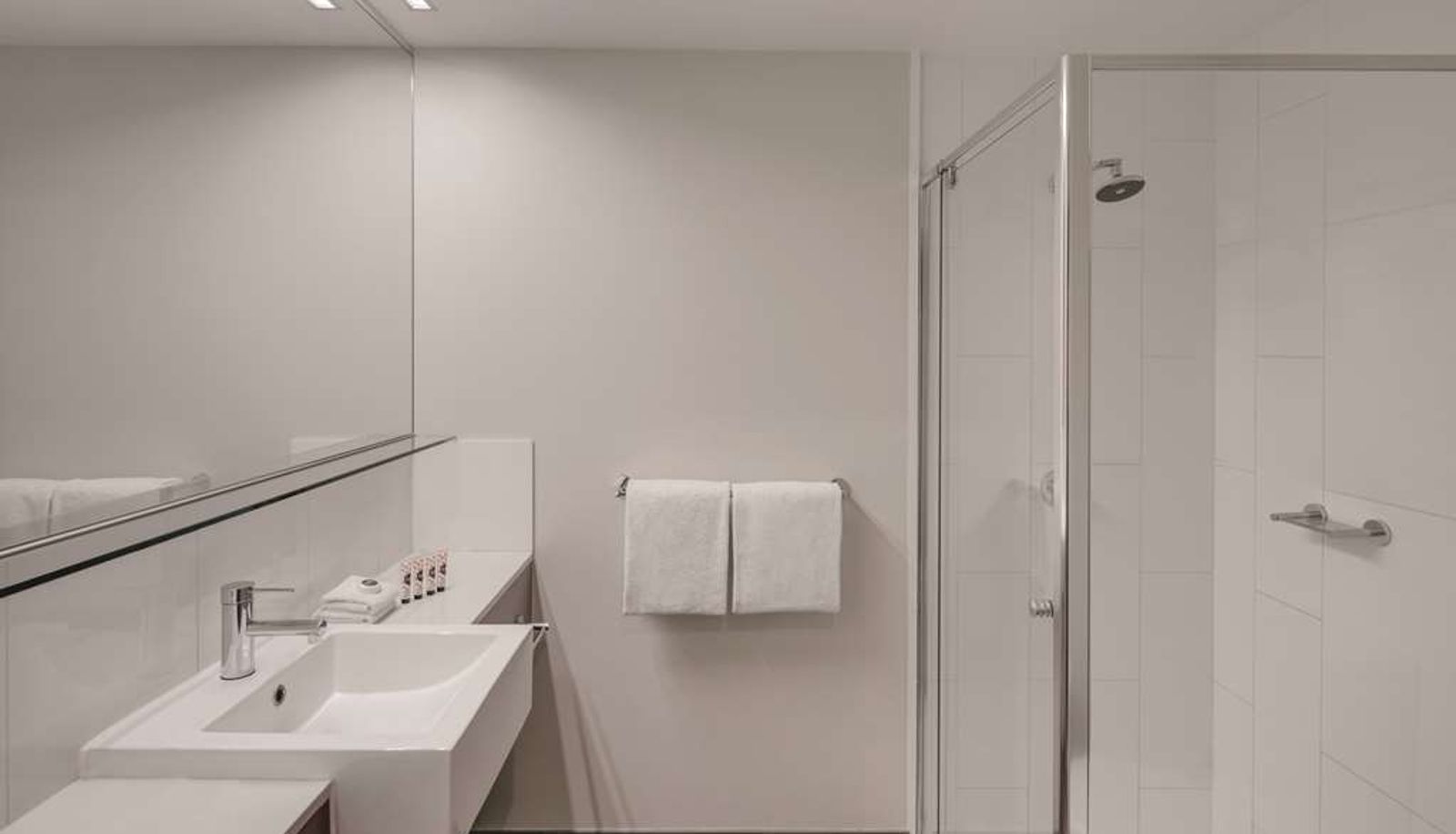 Zimmer - Travelodge Hotel Melbourne Docklands